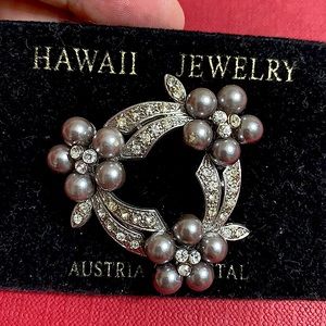🖤NEW💕HAWAII JEWELRY Crystal brooch